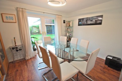 Images for Southdown Crescent, Cheadle Hulme EAID:mosleyjaapi BID:1