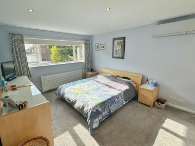 Images for Southdown Crescent, Cheadle Hulme EAID:mosleyjaapi BID:1